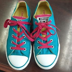 Girls size 1 Converse All Stars
